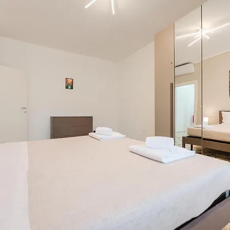 Elisa Flat - 15 Min From Venice & Wi-fi アパート *
