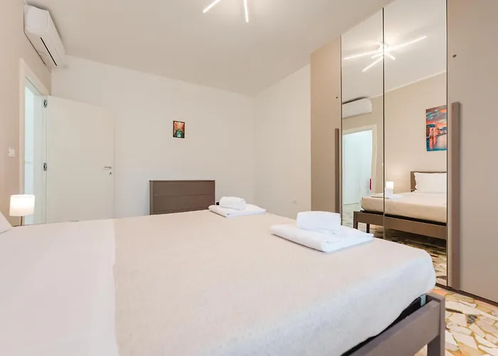 Elisa Flat - 15 Min From Venice & Wi-fi شقة *