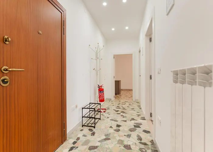 Elisa Flat - 15 Min From Venice & Wi-fi شقة