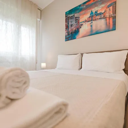 Elisa Flat - 15 Min From Venice & Wi-fi Маргера