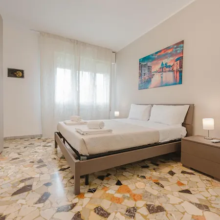 Elisa Flat - 15 Min From Venice & Wi-fi Lejlighed *