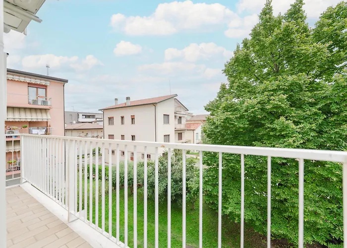 Lejlighed Elisa Flat - 15 Min From Venice & Wi-fi